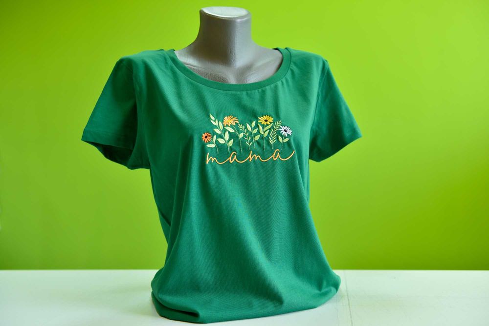 Дамска тениска с бродерия МАМА, подарък за 8-ми Март