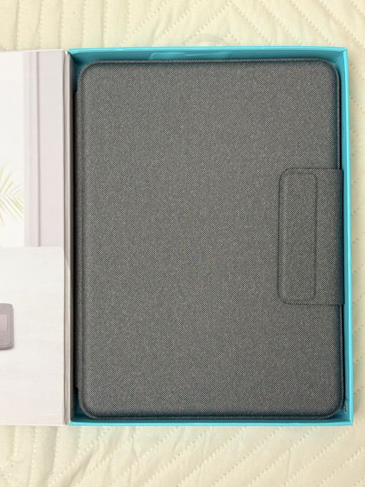 Калъф с клавиатура  Logitech Folio Touch и тракпад, За iPad Air 11" M2, M3, IPad Air 4-та и 5-та генерация