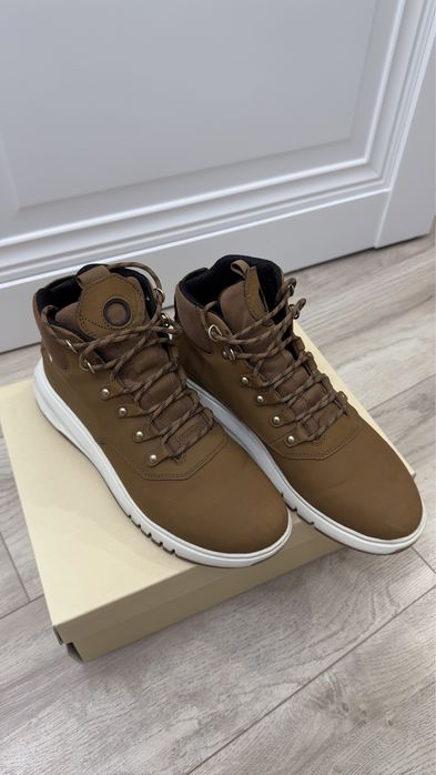 Продам кроссовки Geox