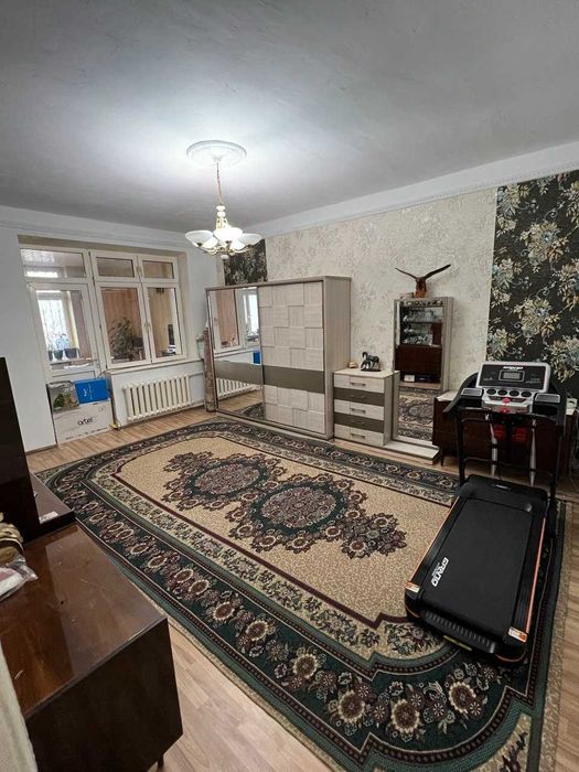 Продаётся, своя 3/5/5, 103м² на Садык-Азимова. Есть лифт.