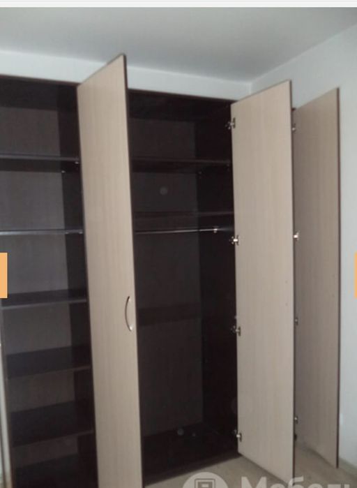 Продам шкаф распашной