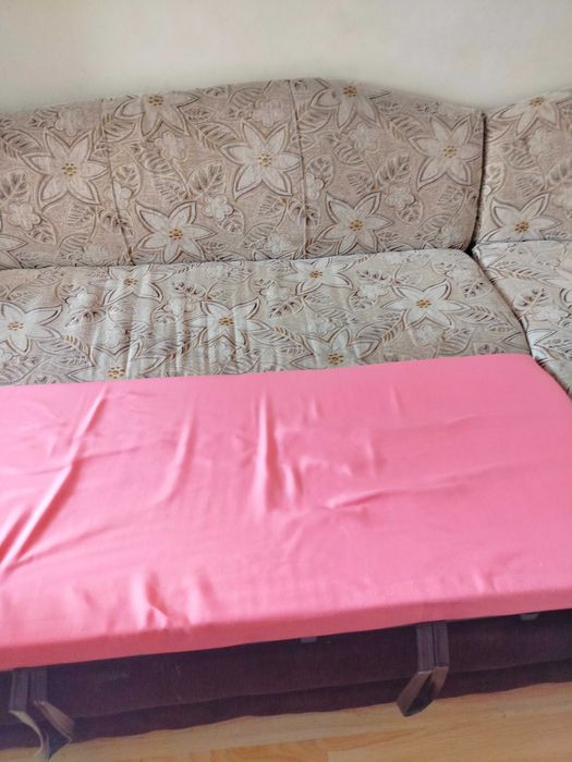 Разтегателен диван за дневна