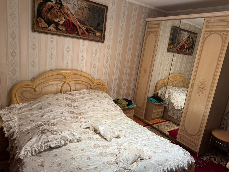 Продам спальный гарнитур