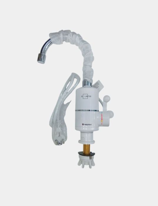 Электрический водонагреватель, смеситель для кухни и мойки