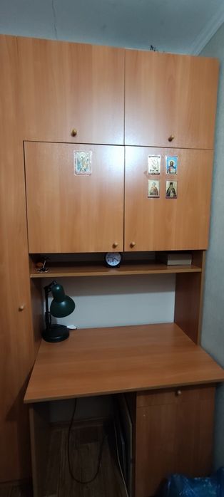 продаю письменный стол с встроенным шкафом