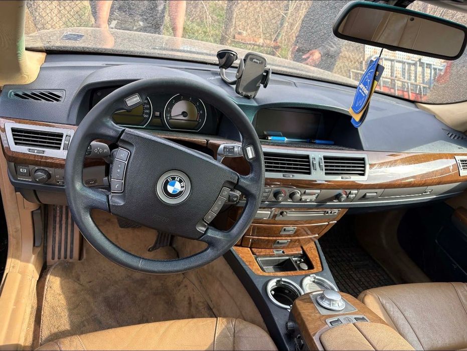Продава се BMW 745i 2007година