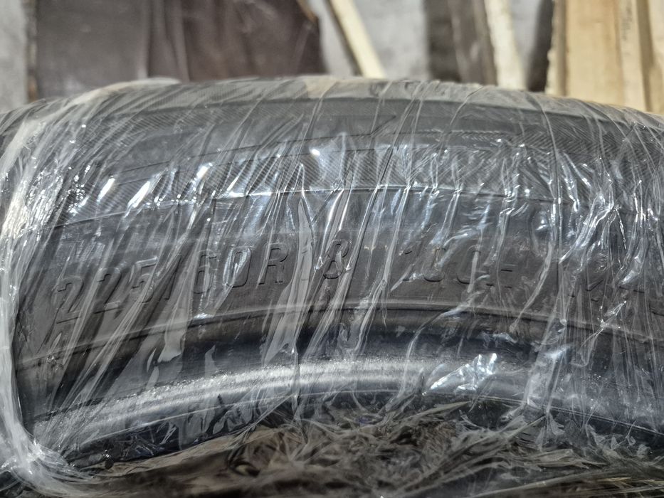 Maxxis Bravo HP 225 60 R18