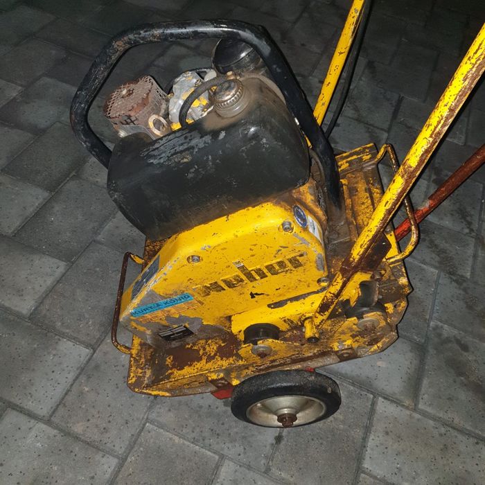 Placa compactoare pentru pavele