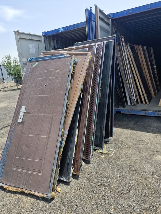 Продаю окна ,двери, витржы.