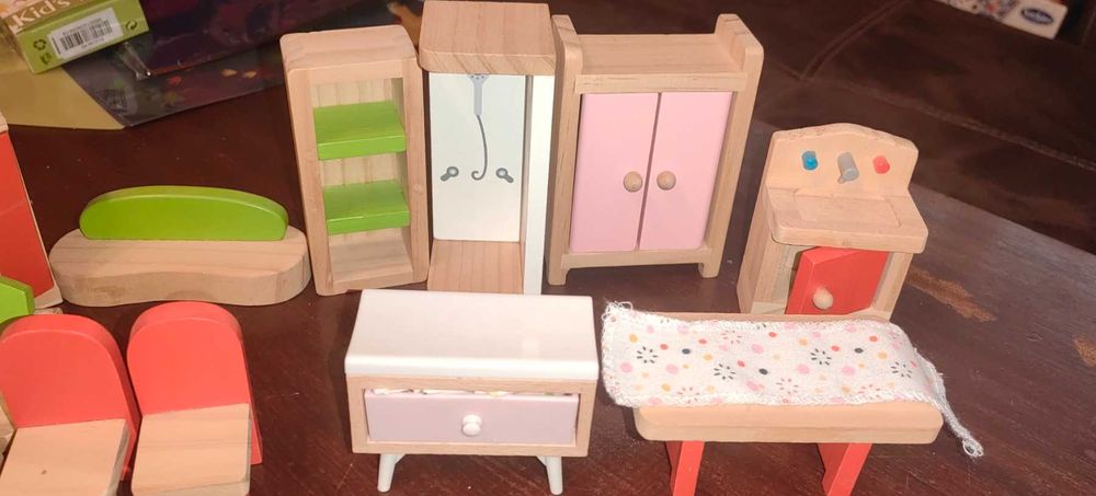 Къща за кукли, детски книжки, играчки, кукла-бебе, бутилка Frozen