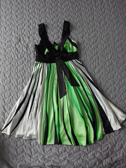 ЛОТ Дамски елегантни рокли L размер