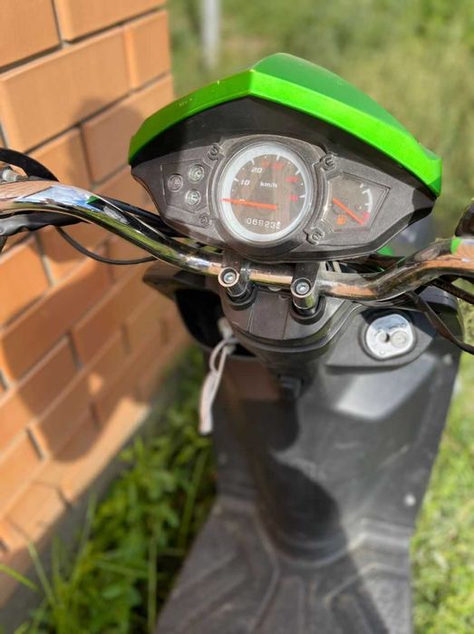 Продам Скутер 150 Кубов 4 ТАКТ