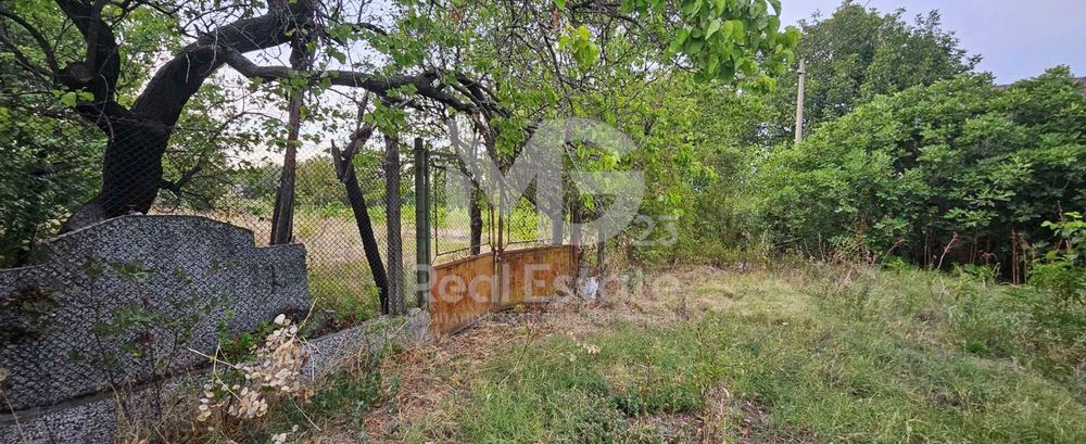 Парцел в Пловдив, област-с.Червен площ 980 цена 49900