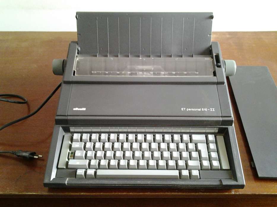 Masina de scris electrica Olivetti