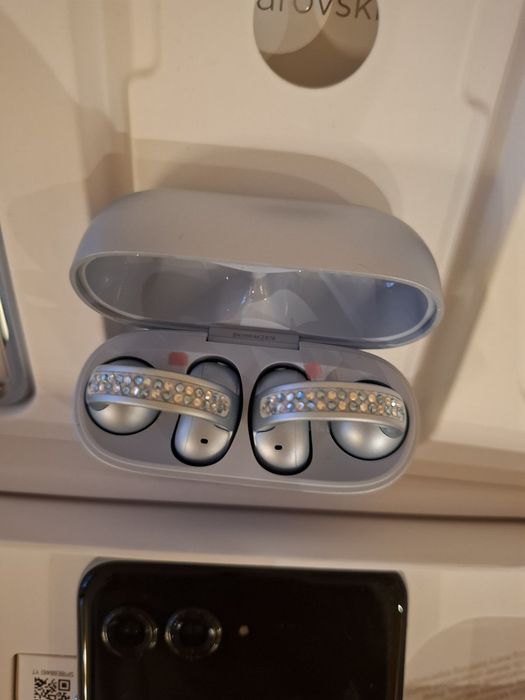 Motorola razr 60 swarovski + слушалки