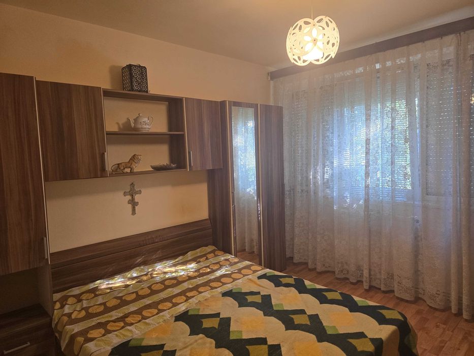 Apartament 2 camere etaj 3 din 4, Bld. Independentei colt cu str. Scolilor