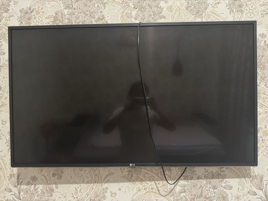 Телевизор LG, экран сломанный