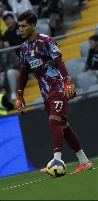 Перчатки Анарбекова вратаря