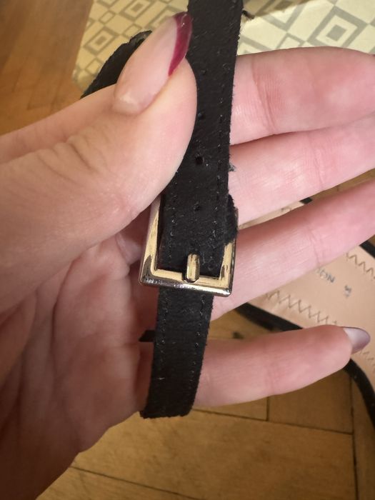 Велурени сандали на висок ток