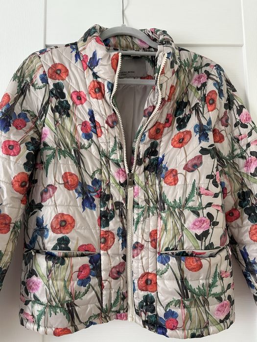 Geaca cu model floral stare impecabila
