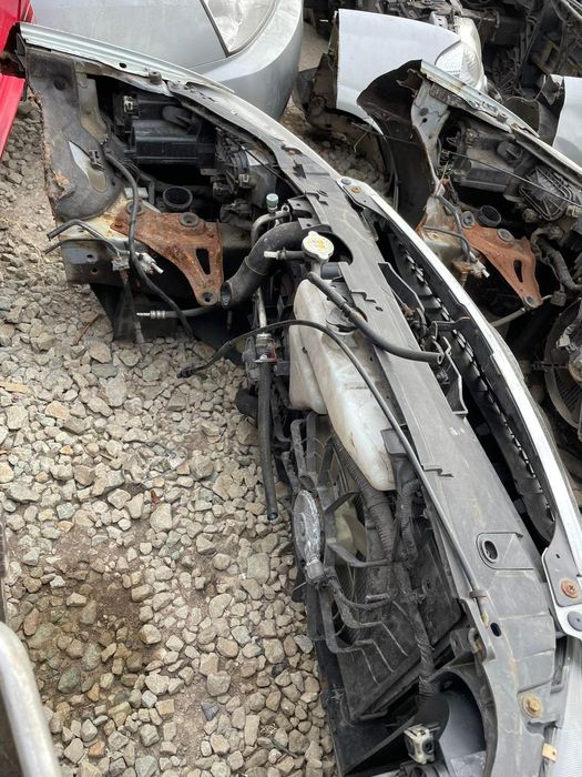 Предница/броня/фарове/радиатор за Мазда