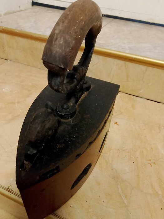 Антична ютия на въглища