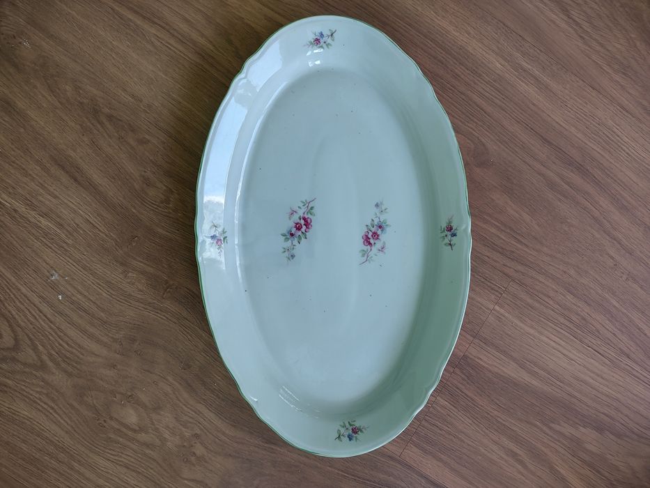 Чинии 2 размера, елипсовидно плато и сосиера комплект от порцелан