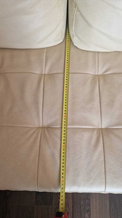 Ъглов кожен диван - запазен - следи от употреба - 600 евро