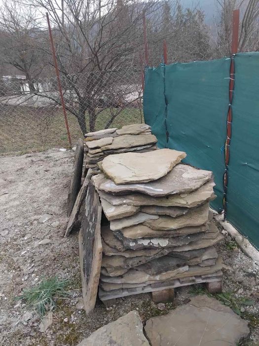 Прадавам каменни плочи