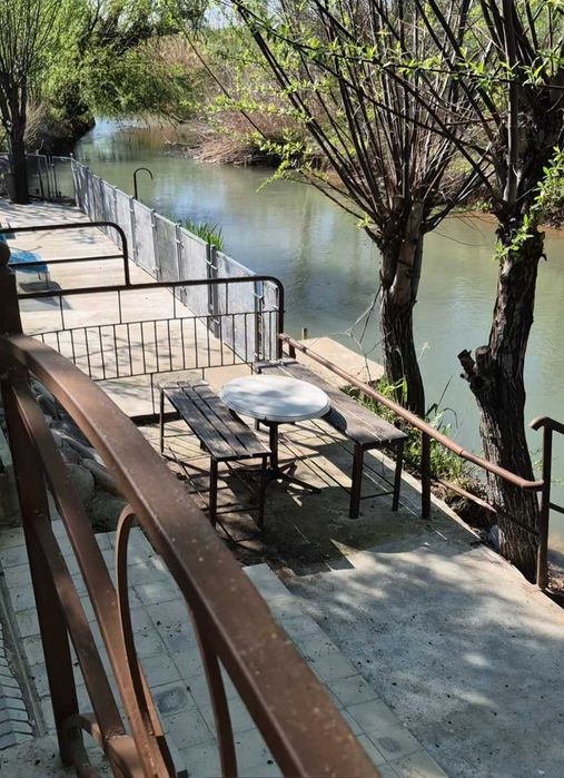 Дом дача у реки с бассейном