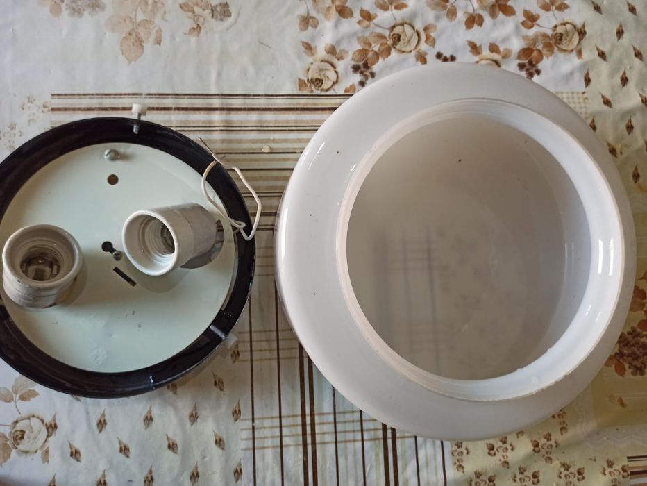 Светильник сотилади