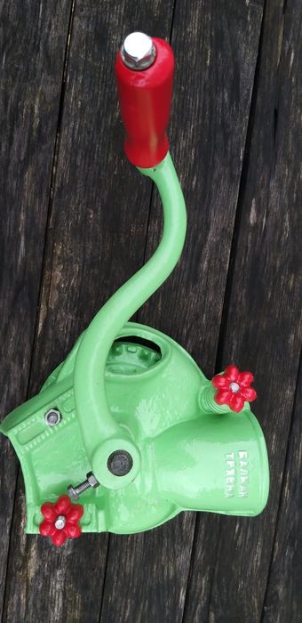 Механична машинка за мелене на царевица