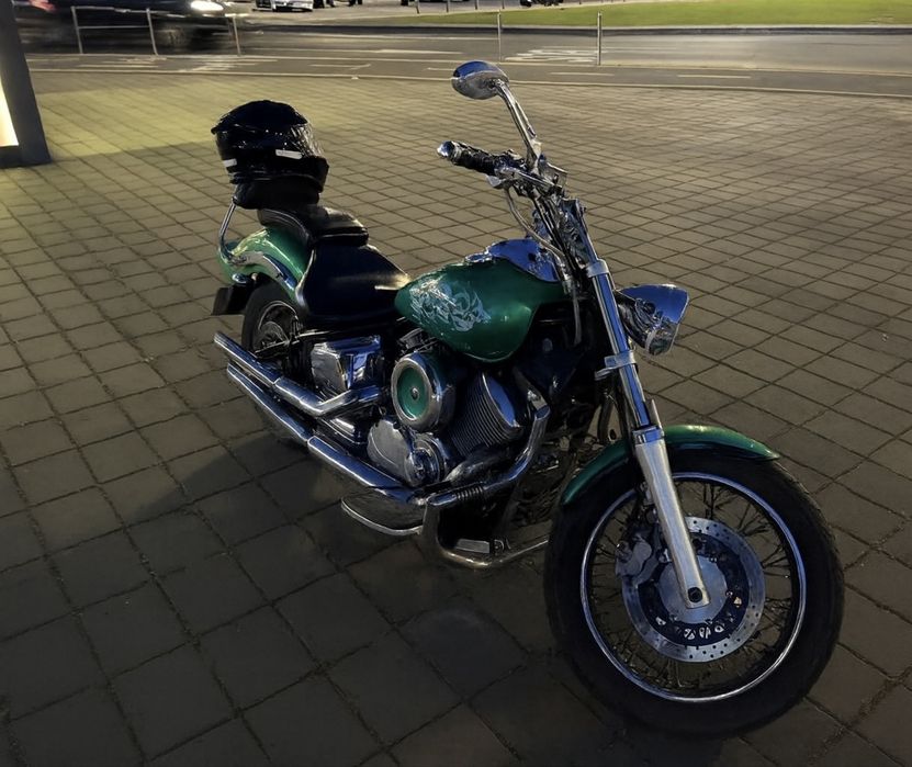 YAMAHA XVS 1100 Custom