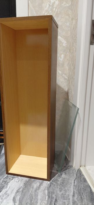 Книжные полки в идеальном состоянии. Без царапин.