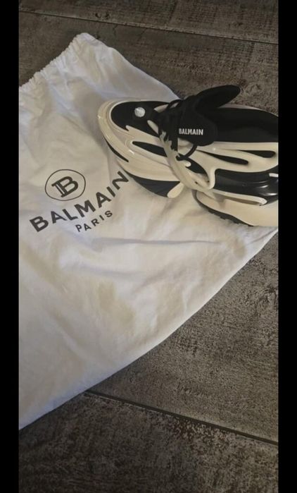 Маратонки Balmain, автентичен продукт.

Маратонките са обувани само веднъж.