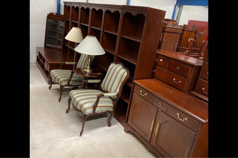 Мебели от череша масив