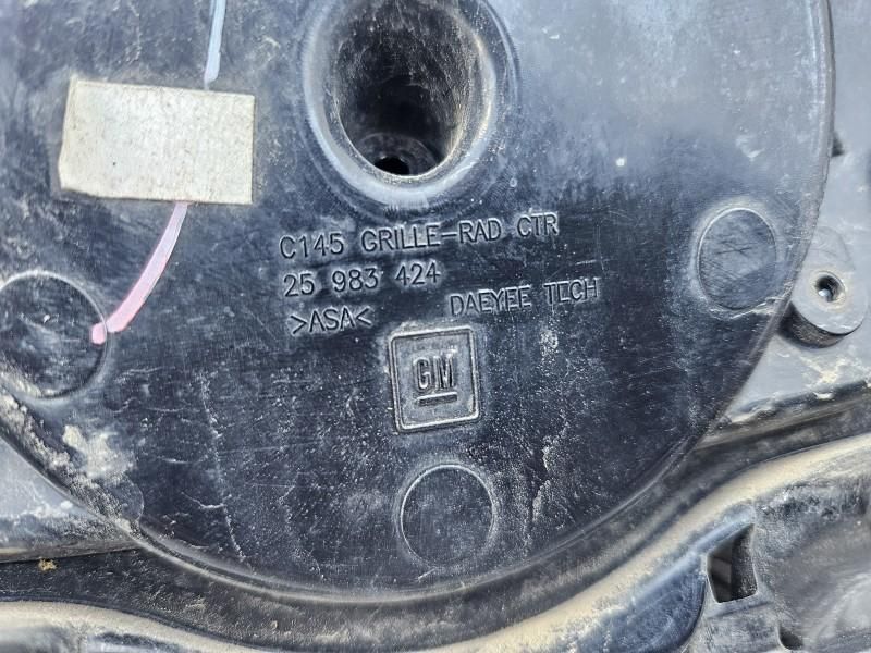 Grila din capota defect crom stanga Opel Antara facelift