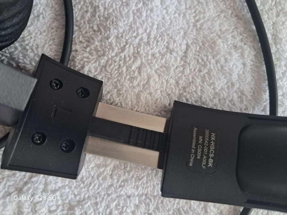 Продам наушники с микрофоном HyperX  новые.