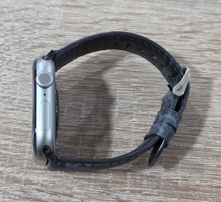 Apple Watch Series 11 GPS + Cellular 46mm