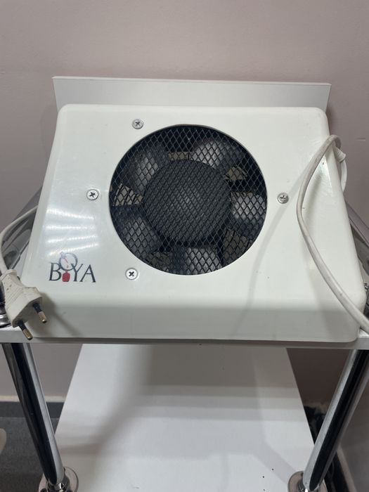 Пылесос, вытяжка для маникюра