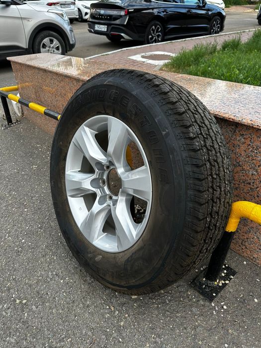 Продам шину с диском 265х65х17