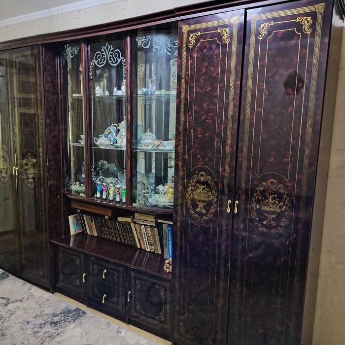 Продам вместительную стенку