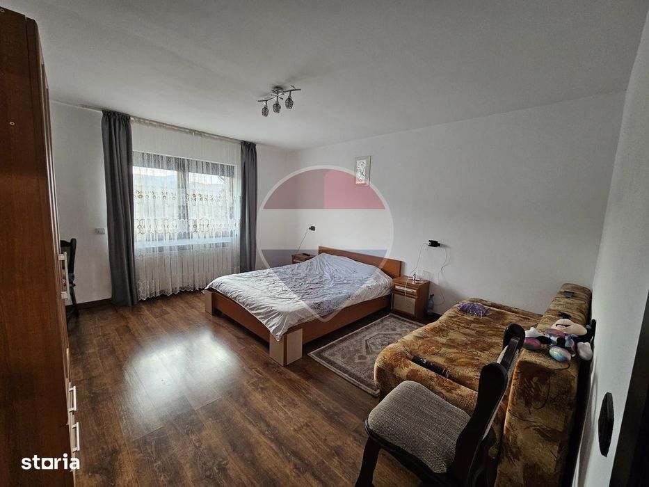 Casă / Vilă cu 9 camere de vânzare