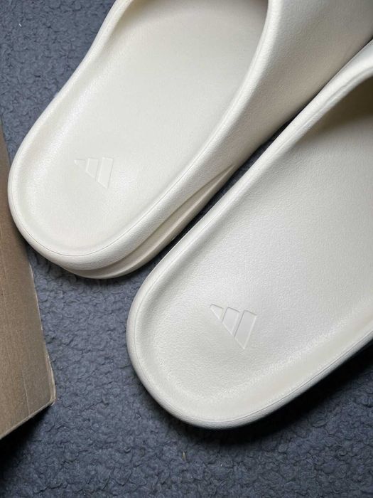 Papuci Sport Yeezy Slide Bone Adidas Bej Papuci Yeezy - Livrare Verificare