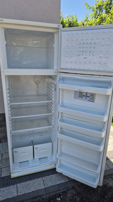 Хладилник с камера Indesit
