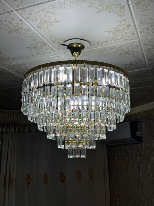 Люстра для зала.
