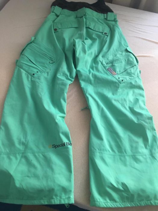 Costum snowboard , ski, pantaloni snowboard , geaca snowboard