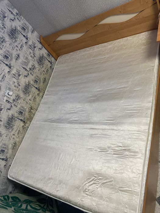 Кровать двуспальная с матрасом торг