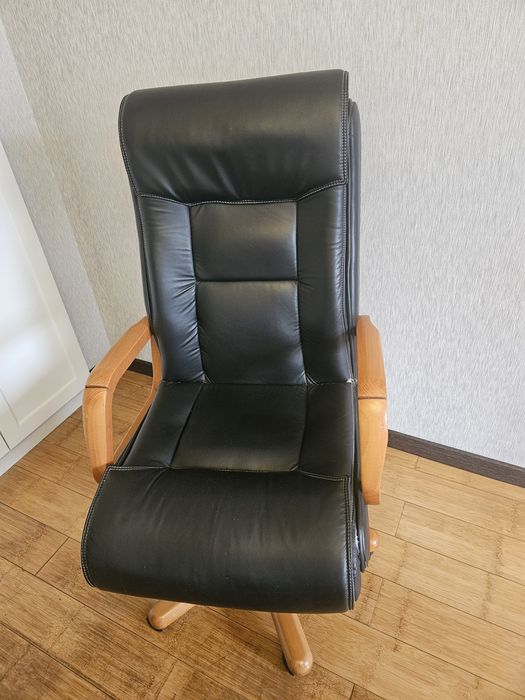 Кресло кожаная представительская