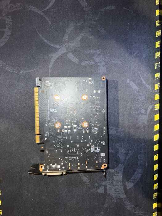 ASUS GeForce GTX 1050 2GB – отлично състояние, почти нова!